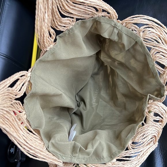 Very cute American Eagle summer tote/ beach bag. Perfect bag for Summer. - Picture 5 of 6